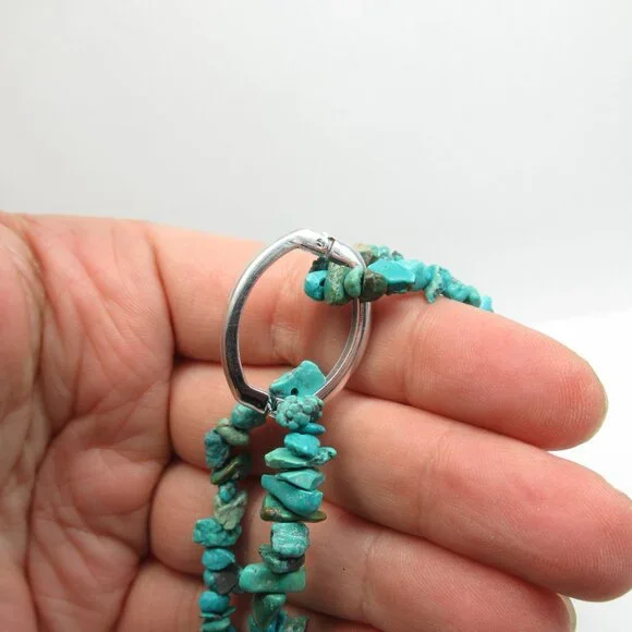 Turquoise gemstone chip necklace - Picture 6 of 9